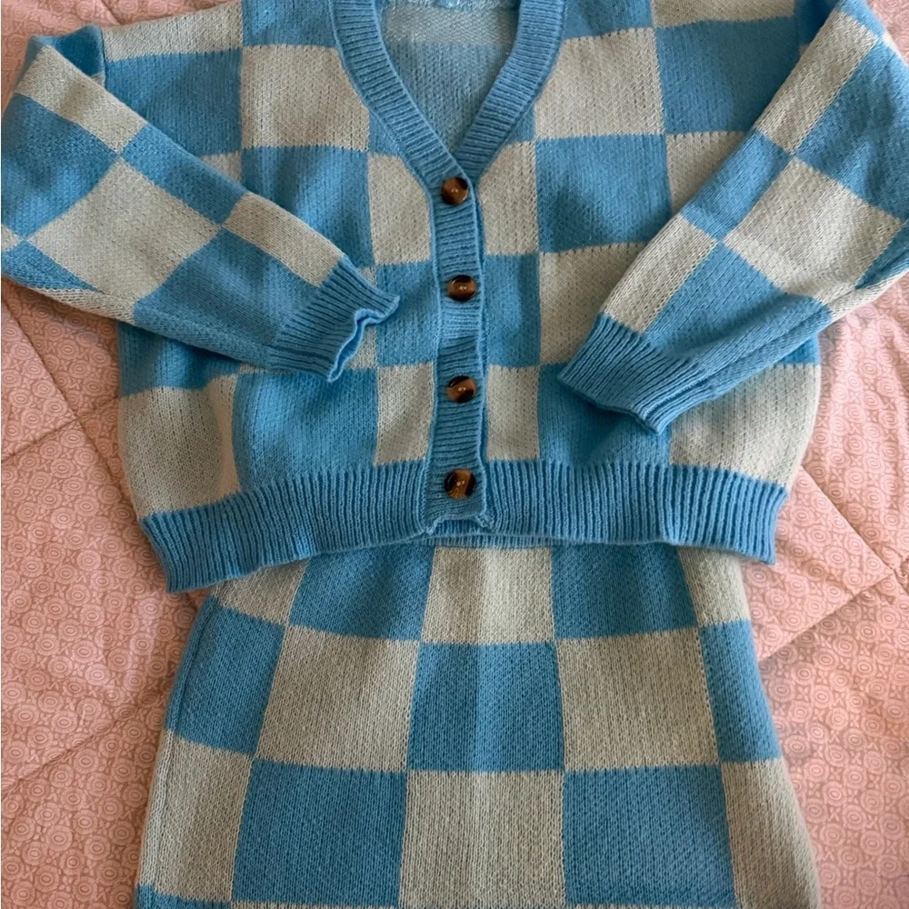 Chic Blue and Green Checkered Cardigan Set - Picture 3 of 5